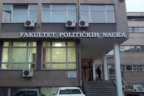 Studenti u Sarajevu uče iz knjige britanskog autora koji izjednačava Srbe sa nacistima
