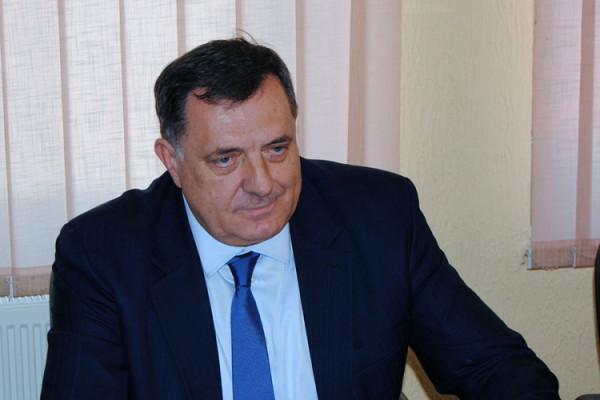 Dodik: Povećanje plata nije predizborni trik