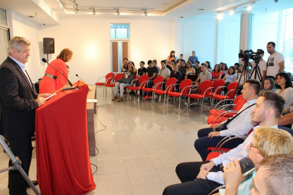 Priznanje za najuspješnije učenike i prosvjetare