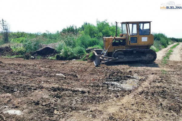 U toku čišćenje divljih deponija