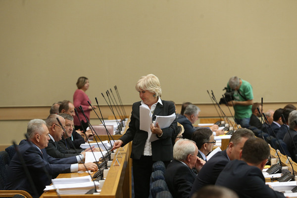 Da li će poslanici poništiti Izvještaj o Srebrenici iz 2004. godine