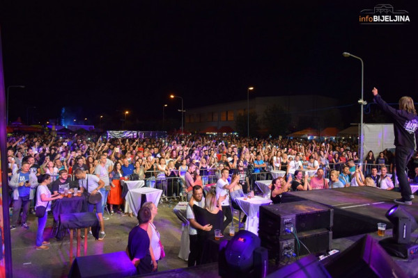 Počeo trodnevni festival pop, rok i elektronske muzike /FOTO/