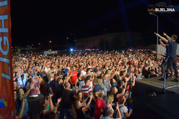Lexington bend priredio spektakl na BeerFest-u /FOTO/
