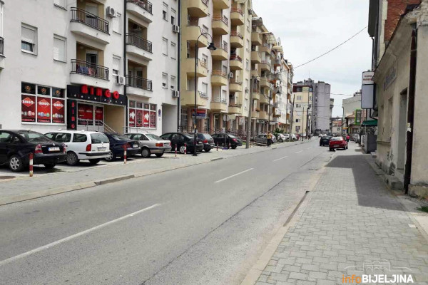 RJEŠENJE PROBLEMA Policija kontroliše vozače u Ulici Majora Dragutina Gavrilovića