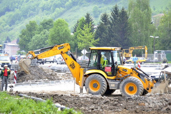 Dvije i po milijarde KM za autoputeve čeka izbore