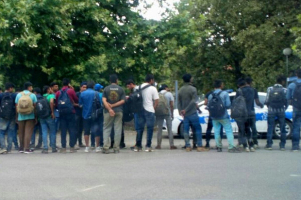 Velika grupa migranata u Bijeljini