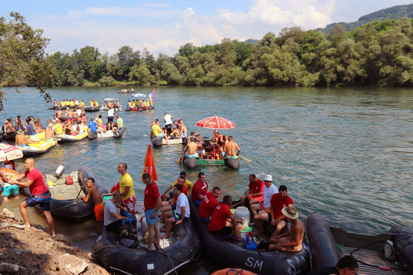 Bratunac: Regata na Drini okupila više od 1.000 učesnika