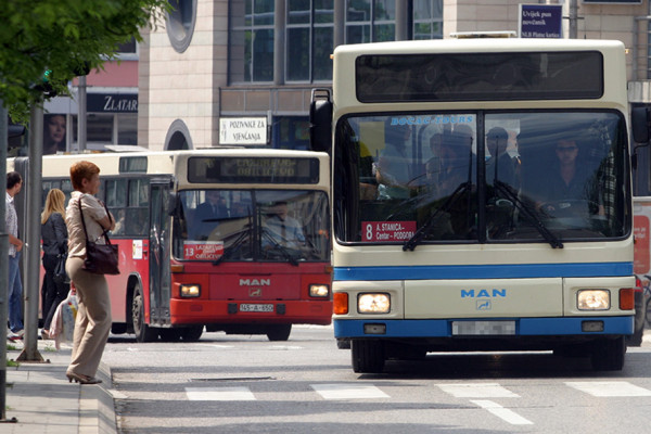 Osam preduzeća traži 48 vozača autobusa, posao čeka i pekare