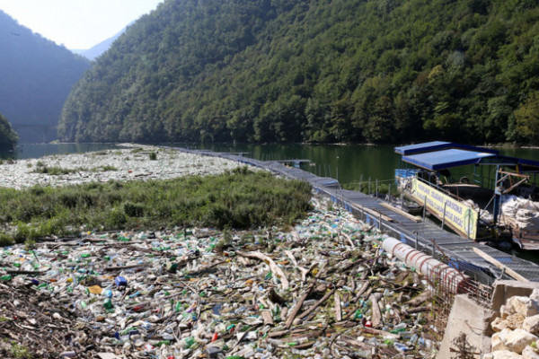 Vrbas čiste od 6.000 kubika plutajućeg otpada