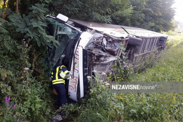 Težak udes kod Banjaluke: Autobus se prevrnuo, jedno lice poginulo