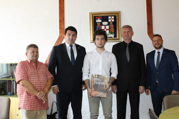 Opština Lopare podržala mladog informatičara koji putuje u Tokio