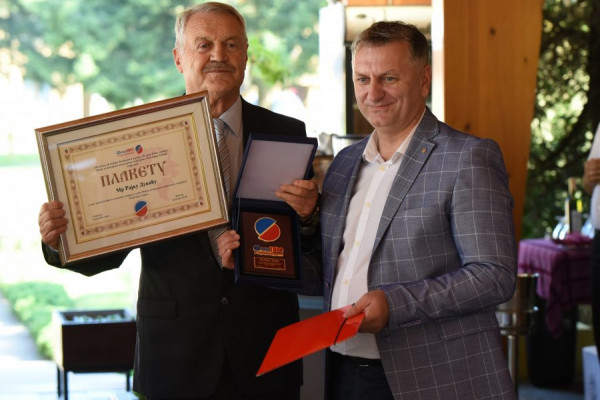 Fond PIO zahvalio osiguraniku što ne ide u penziju