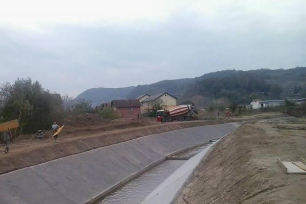 Uređuju korita Drine i Sapne da spriječe plavljenje imanja