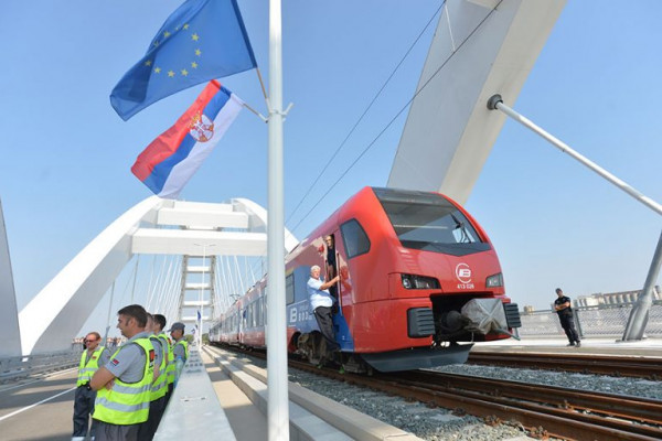 Vučić i Han otvorili Žeželjev most za drumski saobraćaj