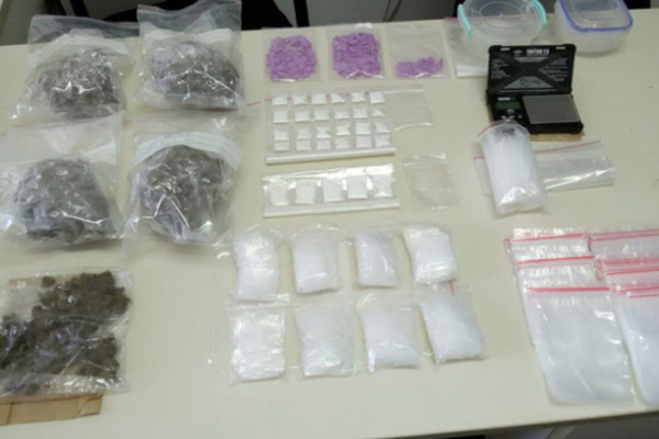 Bijeljina: Žena i mladić rasturali kokain, travu i ekstazi