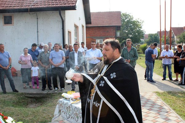 Služen parastos za 17 poginulih boraca iz Novog Naselja kod Ugljevika