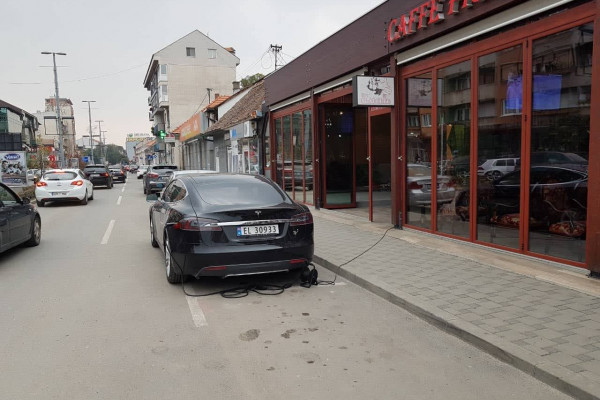 Bijeljina: “Tesla” uključen u utičnicu
