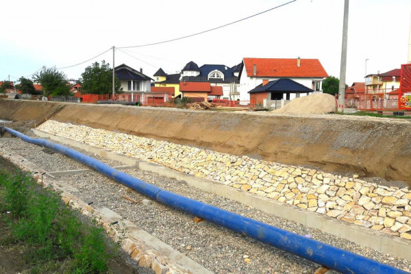 Počelo popločavanje kanala Dašnica /FOTO/
