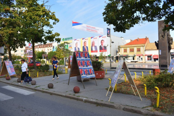 I u Bijeljini počela predizborna kampanja, lica sa plakata već traže glasove