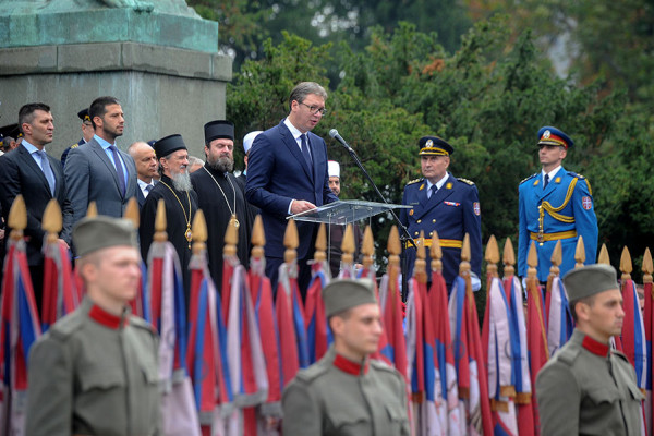 Vučićeva poruka oficirima Vojske Srbije: “Od čuvanja svoje zemlje nema važnijeg zadatka”