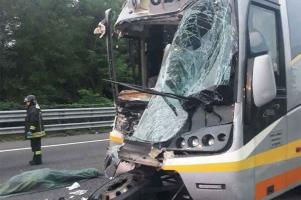 Stravična nesreća u Italiji - Autobus iz BiH zabio se u kamion