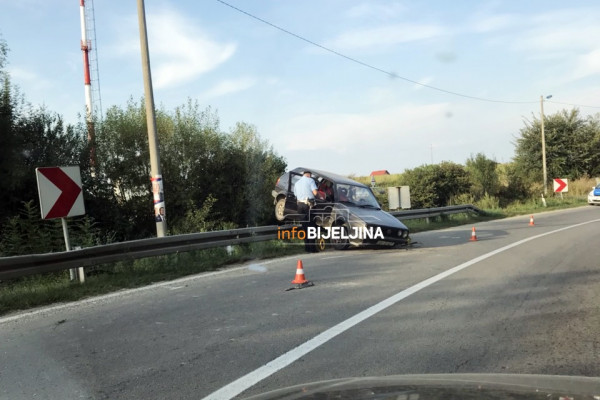 Bijeljina: Golfom završio na bankini