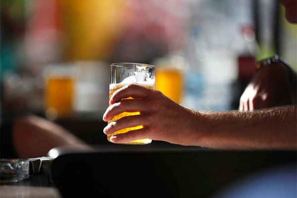 Uvozno jeftino pivo ugušiće domaće pivare