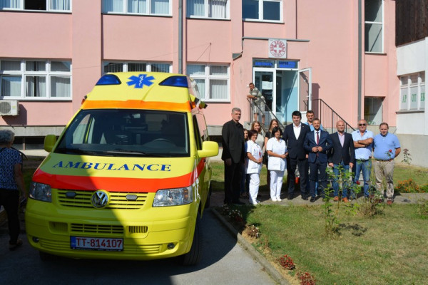 Novo sanitetsko vozilo u Loparama