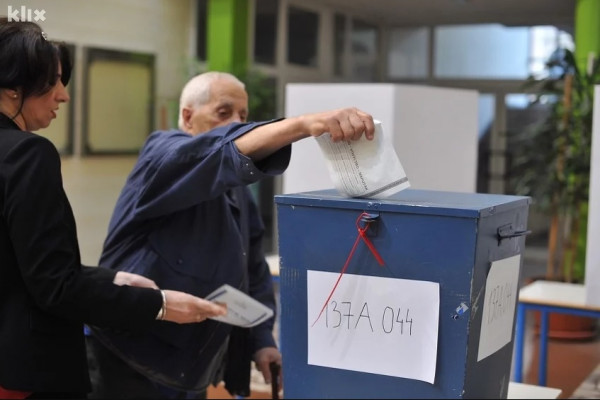 Na izborima će opet "glasati" hiljade mrtvih, na biračkom spisku u Stocu žena od 111 godina