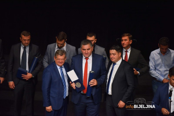 Čedomiru Stojanoviću dodijeljena srebrna medalja „Knez Ivo od Semberije"