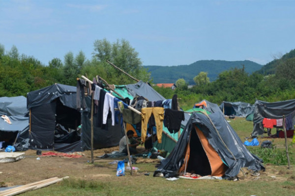 Migranti u Velikoj Kladuši pod najlonskim šatorima dočekuju hladne dane