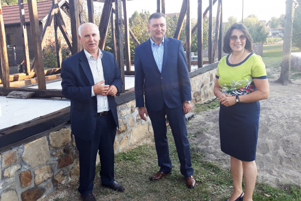 U Crnjelovu počela gradnja semberskog etno sela