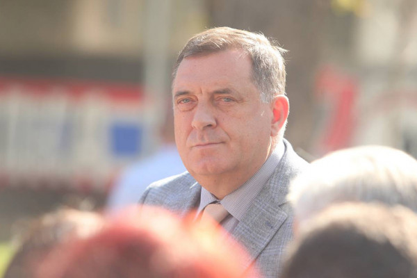 Dodik: “Odmah poslije izbora o povećanju prosječne plate na 1.000 KM”