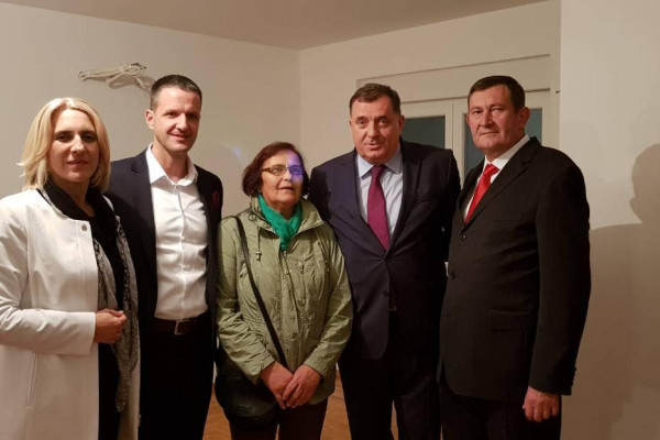 Dodik u Bijeljini uručio ključeve stana porodici nestalog borca
