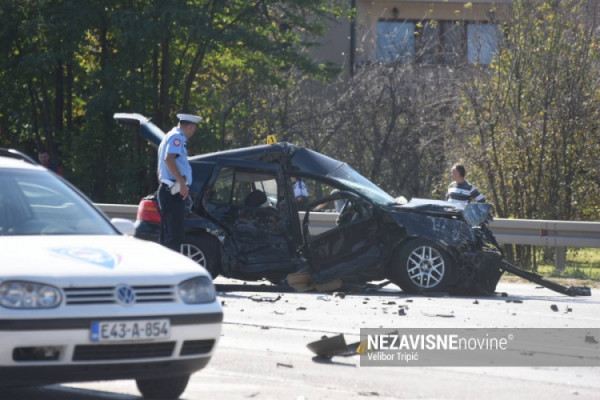 Mladi vozač na aparatima nakon sudara u Banjaluci