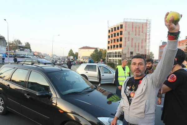 Davor Dragičević izašao je na ulicu u centru Banjaluke i blokirao saobraćaj