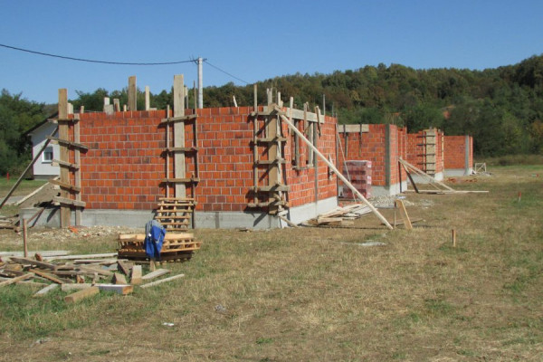 Nastavlja se sanacija od poplava u Loparama: Šest porodica dobija kuće do zime