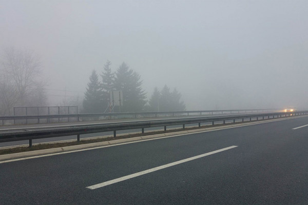 Zbog magle smanjena vidljivost na putevima