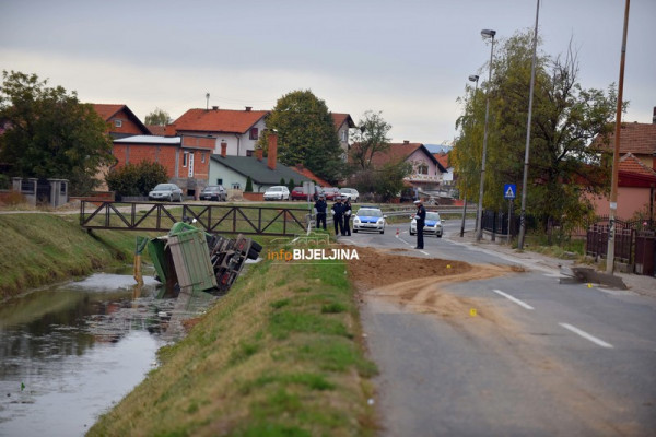 Vozač kamiona zadobio teške tjelesne povrede /FOTO/