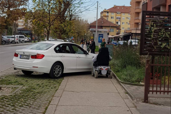 Glava u torbi zbog bahatih vozača