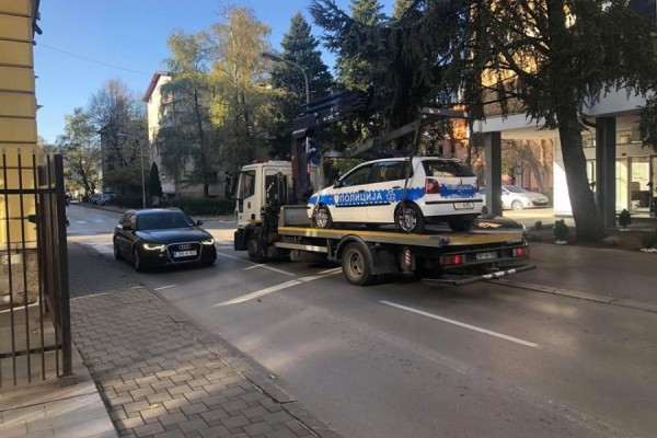 Pauk služba “pokupila” policiju