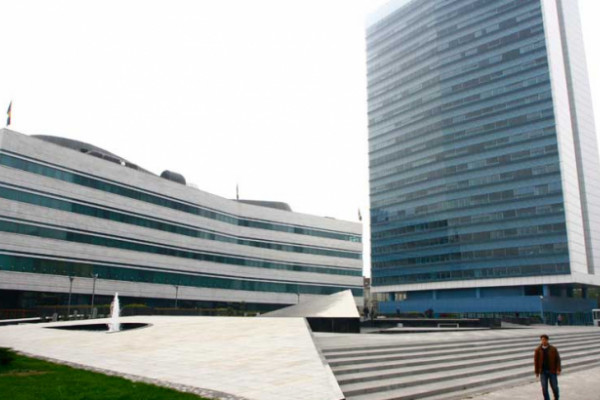 Šefovi ne žele da se zamjeraju službenicima