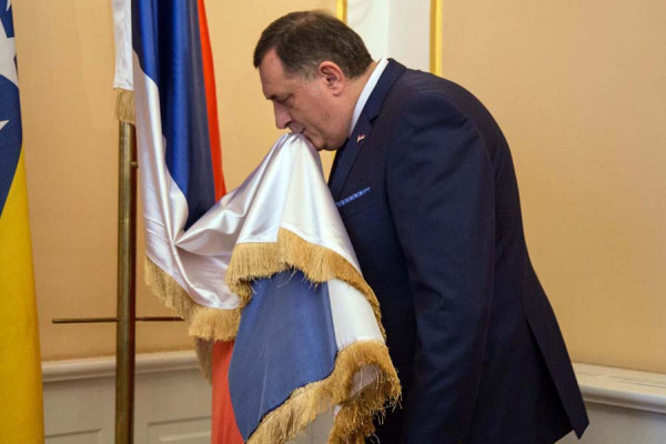 Dodik u ponedjeljak vraća zastavu Republike Srpske u Sarajevo