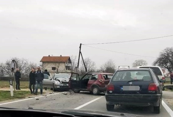 Saobraćajna nezgoda u Ravnom Polju, obustavljen saobraćaj /FOTO/