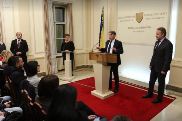 Komšić: DF zajedno sa SDP-om i Našom strankom čini dogovoreni lijevi blok
