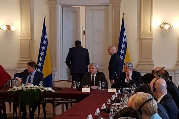 Dodik napustio sastanak s delegacijom PIK-a jer nije istaknuta zastava Srpske