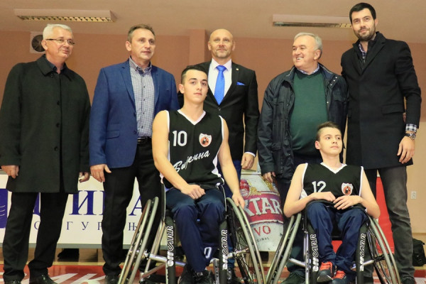 Igor Dodik uručio dvoja invalidska kolica KKI "Bijeljina"