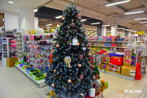U prazničnoj euforiji ''Shopping day'' u FIS-u Bijeljina