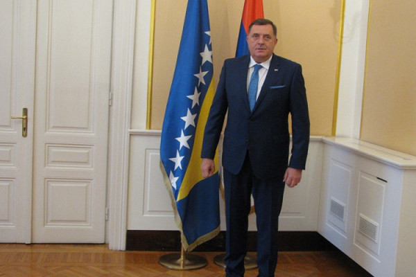 Dodik otkazao konsultacije zbog zastave