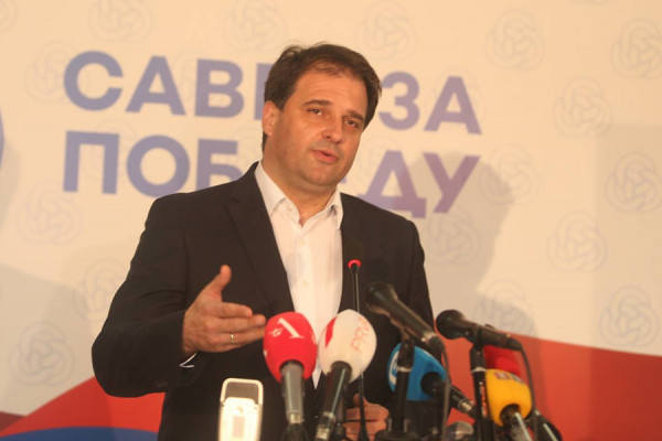 Govedarica: Predlažem Dodiku da nabavi stonu zastavu Srpske, koju mu niko neće moći oduzeti